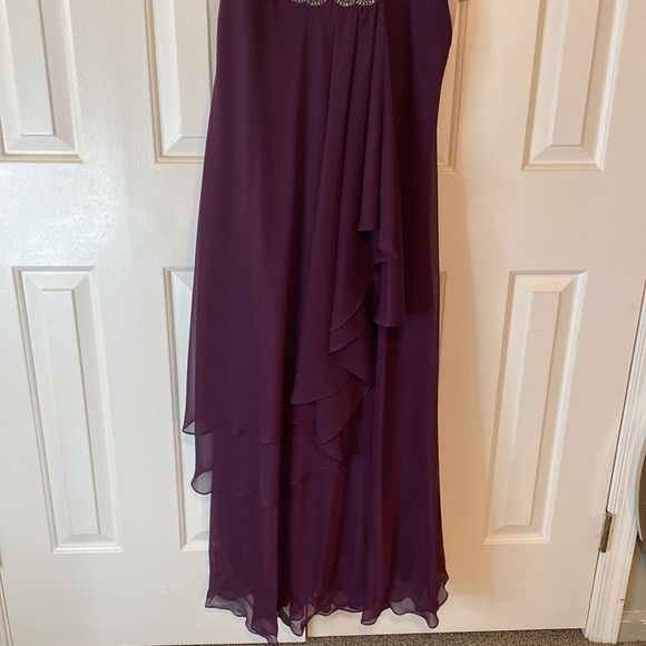 Ursula Size 8 Chiffon Floor Length Dress in Raisin w/ Statement Piece & V Neck - Picture 3 of 10